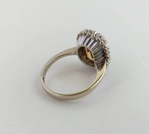 18ct White gold ring set with large golden yellow citrine