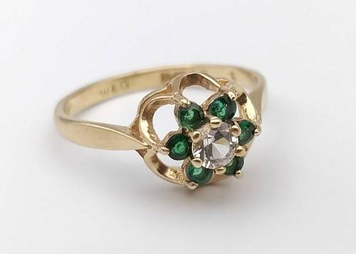 Vintage green stone and gold ring