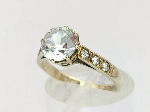 Vintage CZ solitaire set in 9ct gold