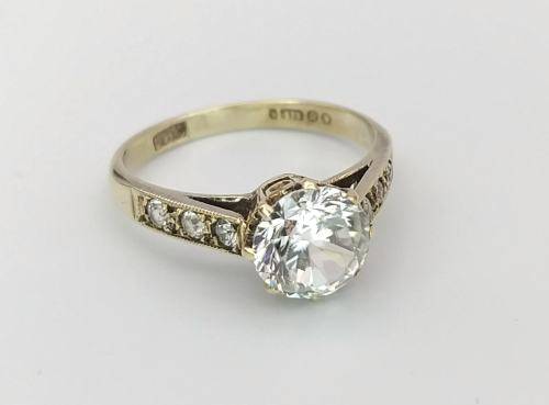 Vintage CZ solitaire set in 9ct gold