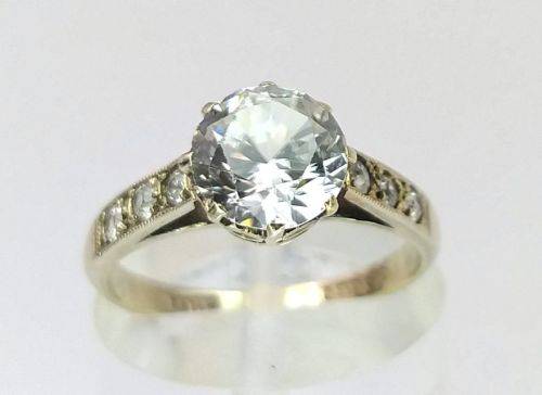 Vintage CZ solitaire set in 9ct gold