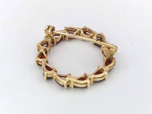 Red garnet wreath brooch set in 9ct gold