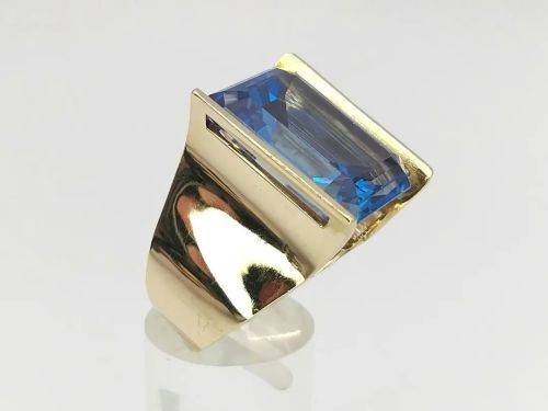 Modernist 9ct gold blue topaz dress ring (weighs over 18g)
