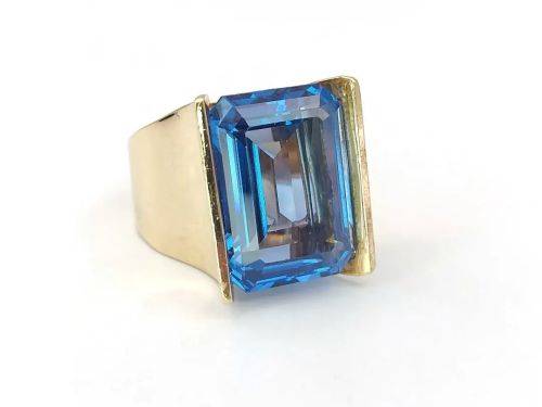 Modernist 9ct gold blue topaz dress ring (weighs over 18g)