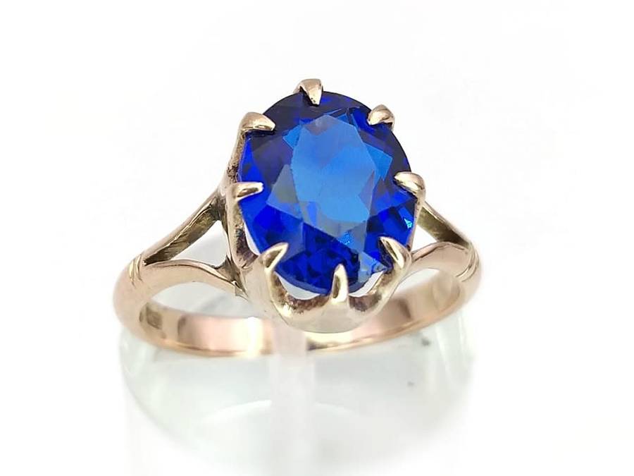 Vintage 9ct gold ring set with a rare deep blue sapphire