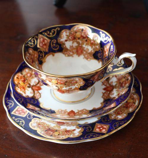 Royal Albert Teacup Heirloom/Derby Trio