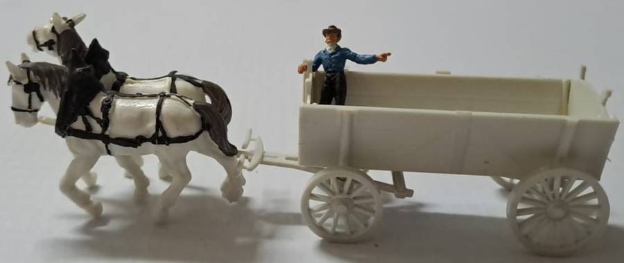 Model Trains 1:87 HO Preiser wagon, 2x horses + 1x figure.