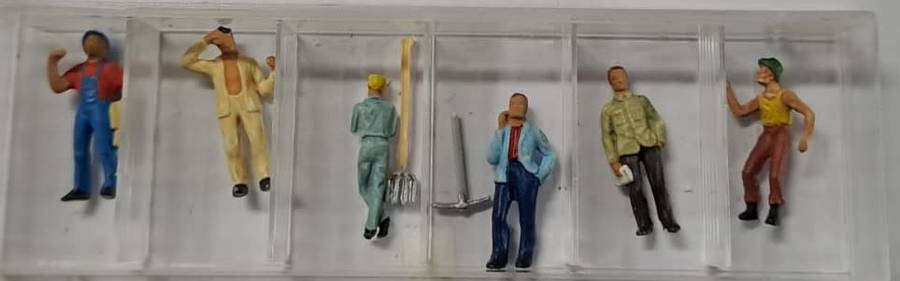 Model Trains HO 6 x Working men + tools.