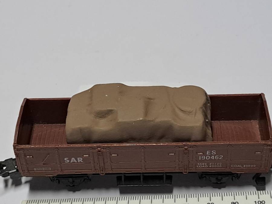 Model Trains HO 1 x Freight Load - Load under Tarpaulin (O) - 60mm x 26mm x 24mm