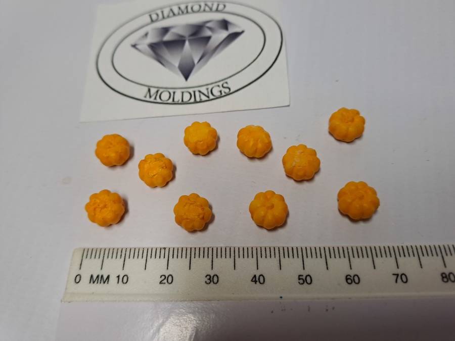 Model Trains HO 1 x Pumpkins Yellow x10 pack - 9mm diameter x 6mm