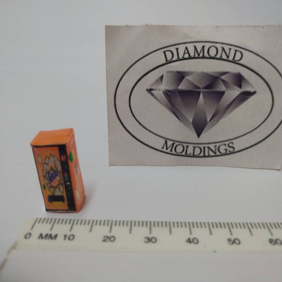Model Trains HO 1 x Vending Machine Only (Fanta bottle) - 21mm x 10mm x 8mm