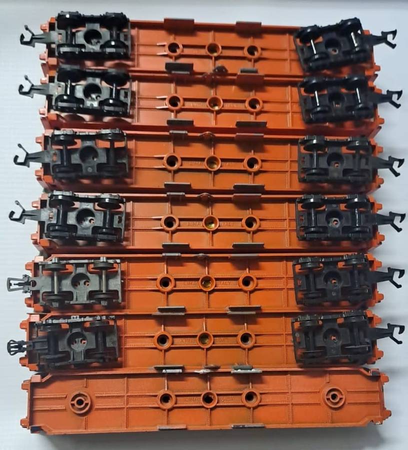 Model Trains HO 7 x Couches Orange Express project. Not finished.