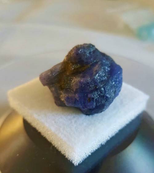 83.55CtsTANZANITE UNTREATED ROUGH 100% NATURAL VIOLET BLUE