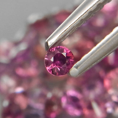 Sapphire 1Pcs/0.06Ct Round Diamond Cut 2.2mm.Beautiful Color!