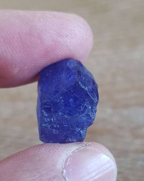 TANZANITE 28.78Cts. NATURAL VIOLET BLUE SPECIMEN ROUGH