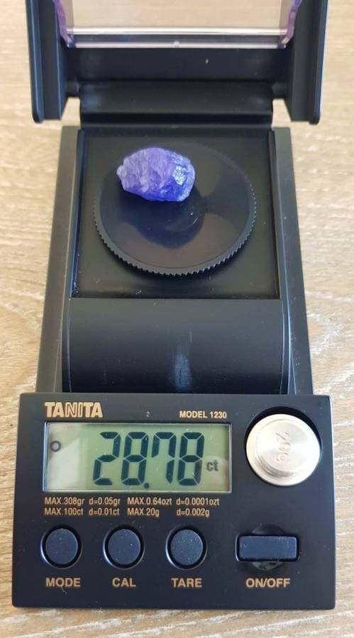 TANZANITE 28.78Cts. NATURAL VIOLET BLUE SPECIMEN ROUGH