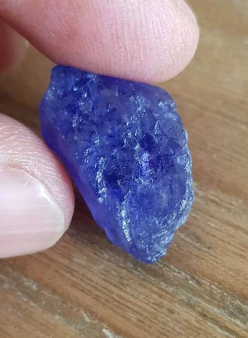 TANZANITE 31.62Cts. NATURAL VIOLET BLUE SPECIMEN ROUGH