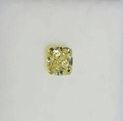 0.80Cts DIAMONDS SPARKLING VIVID YELLOW Cushion Cut "Certified"
