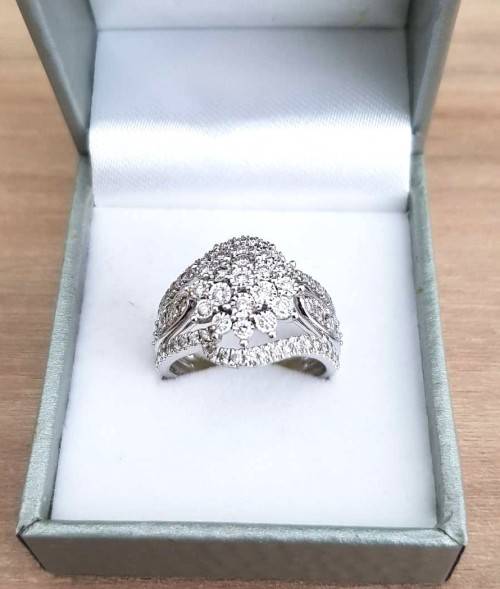 1.350ct CLUSTER DESIGN DIAMOND RING  WHITE GOLD LADIES  DESIGNER PIECE HIGH QUALITY