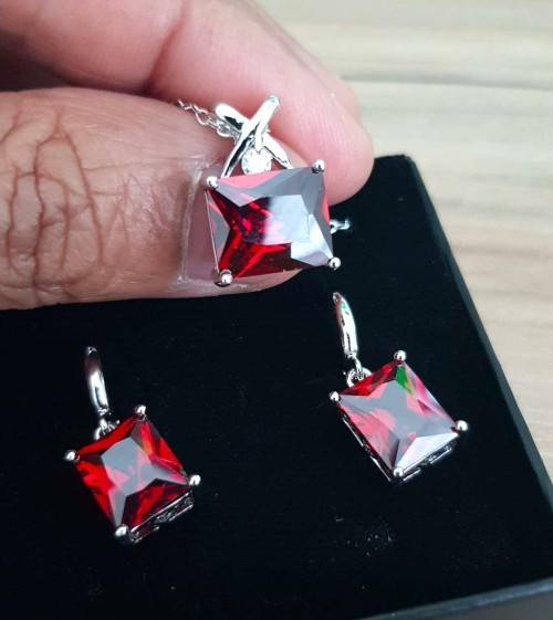 Swarovski **Ruby Red **Square Cut Necklace & Earrings  Set Gold Plated  Link Chain