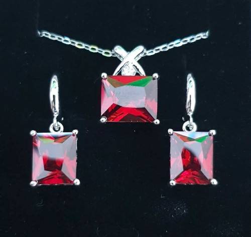 Swarovski **Ruby Red **Square Cut Necklace & Earrings  Set Gold Plated  Link Chain