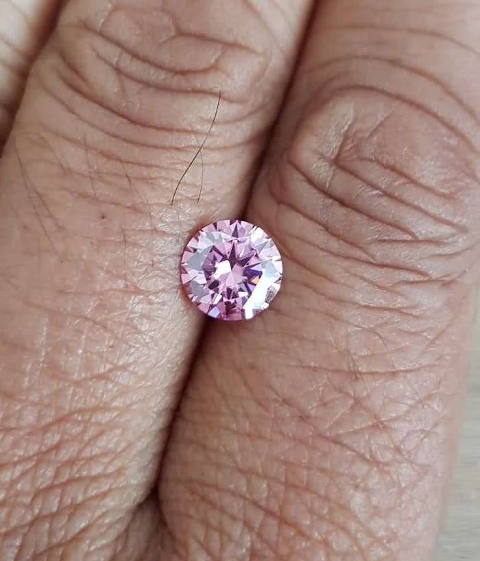 2CT  MOISSANITE PINK ROUND VVSI  BRILLIANT CUT** GRA CERTIFIED**