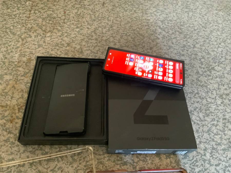 SAMSUNG  ZFOLD 3 DUAL SIM 256GB BLACK in the box