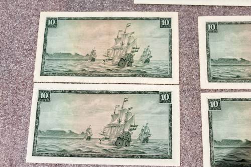 R10 - TW de Jongh - Nine notes - Good, used condition - Low price - Bid now!