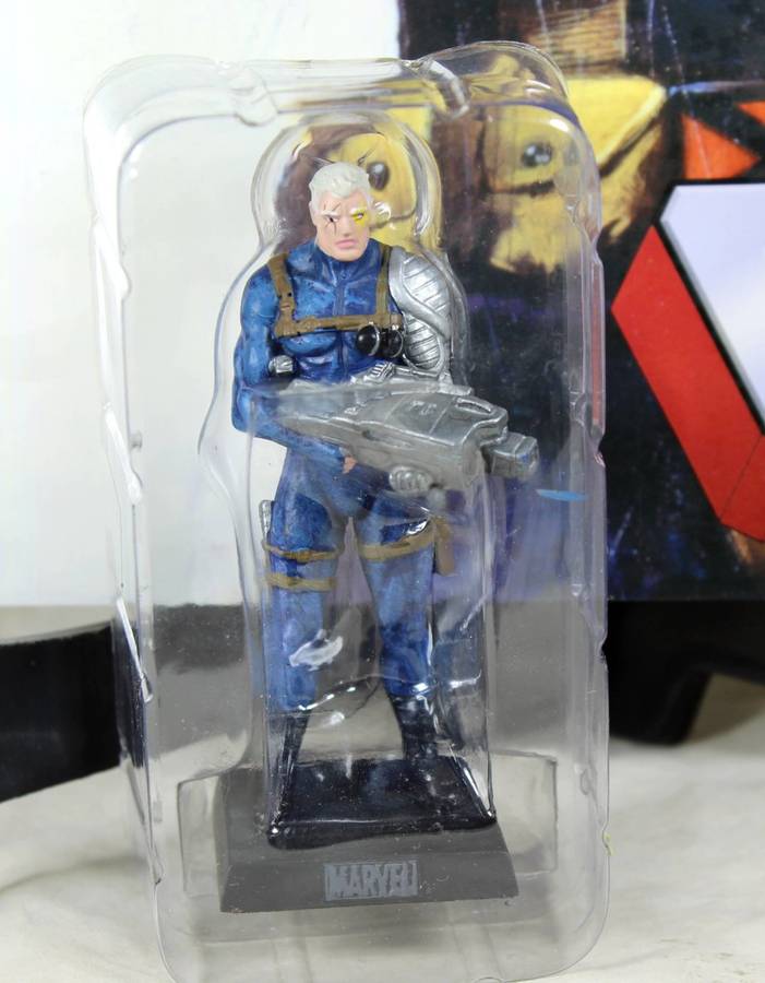 Classic Marvel - action figure and book - Cable