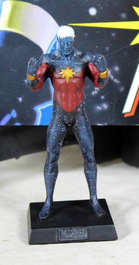 Classic Marvel Collection - Lead, Hand Painted Figurine with Book - Captain Marvel - #46