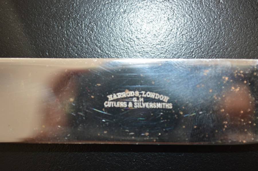 A set of 6 butter knives Harrod`s of London they look like new