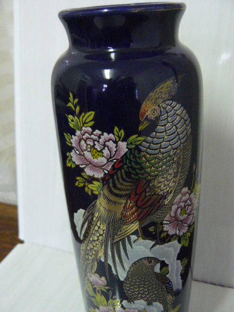 STUNNING CERAMIC TALL VASE 25 CM