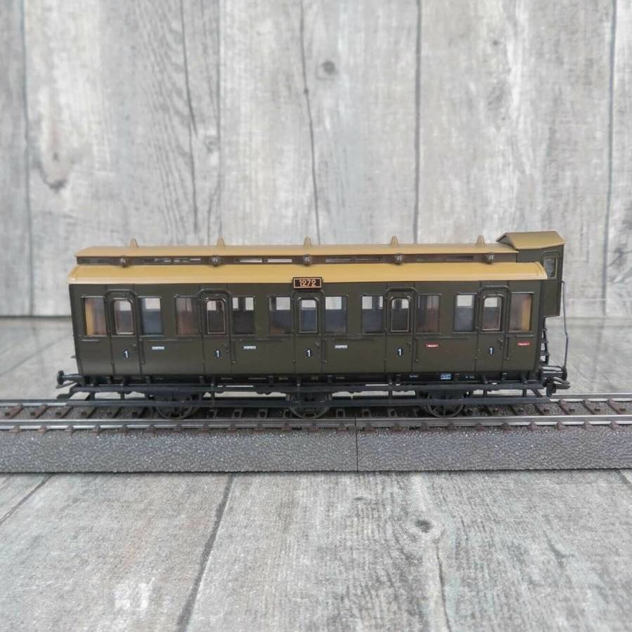 Marklin HO 4206 cl 1 compartment car