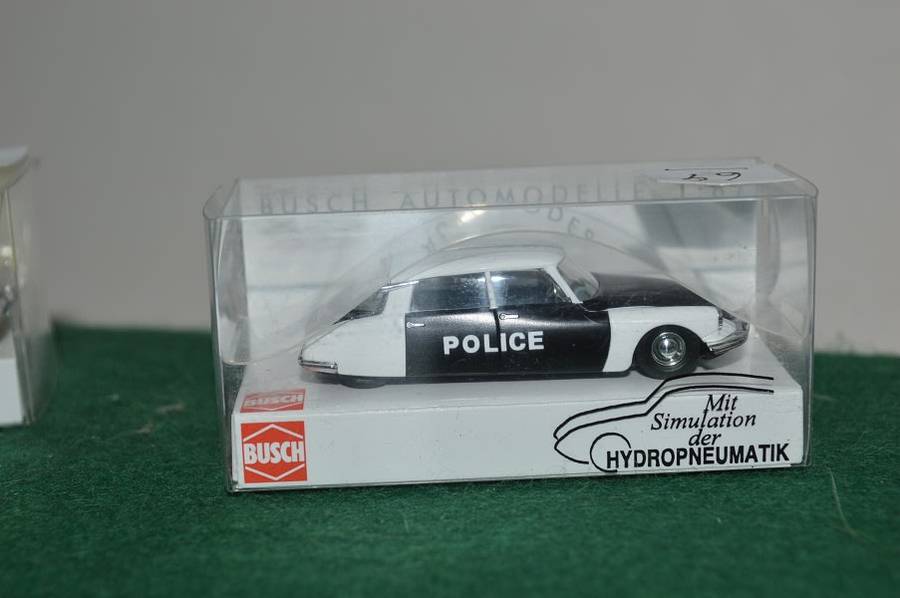 Busch HO 1/87 Citroen DS19 police car