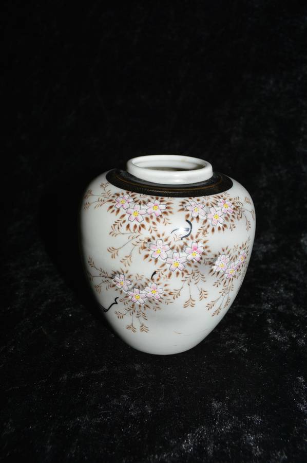 Stunning small japanes jinger Jar