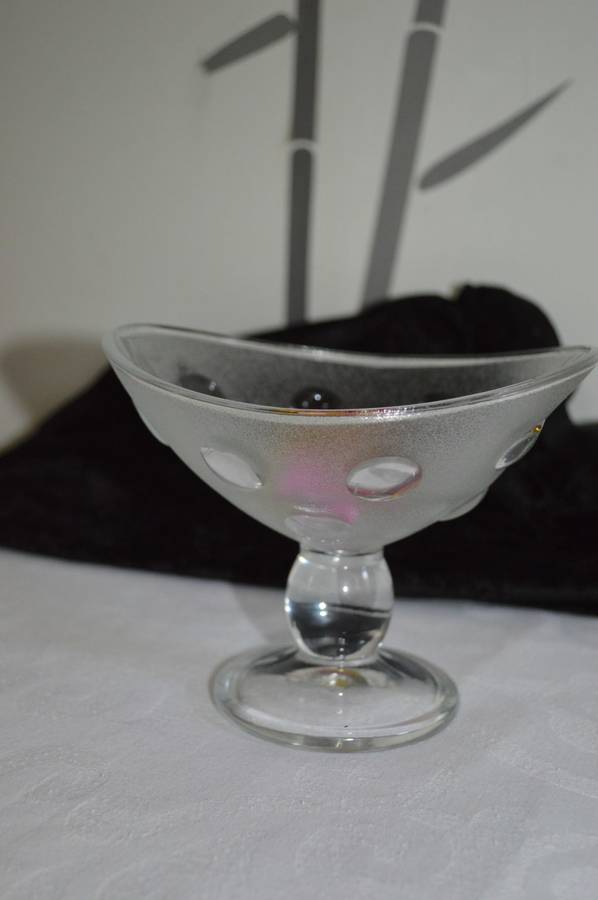 Stunning 60 style Italian frosted glass oversized ice cream dish