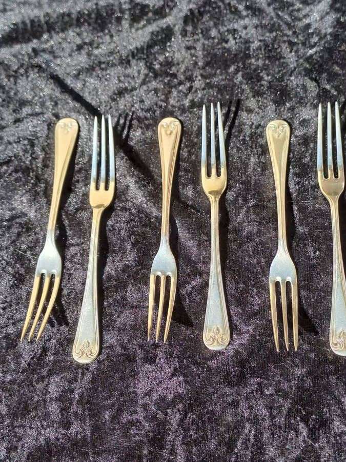 ^ hallmarked EP pickle forks very nice