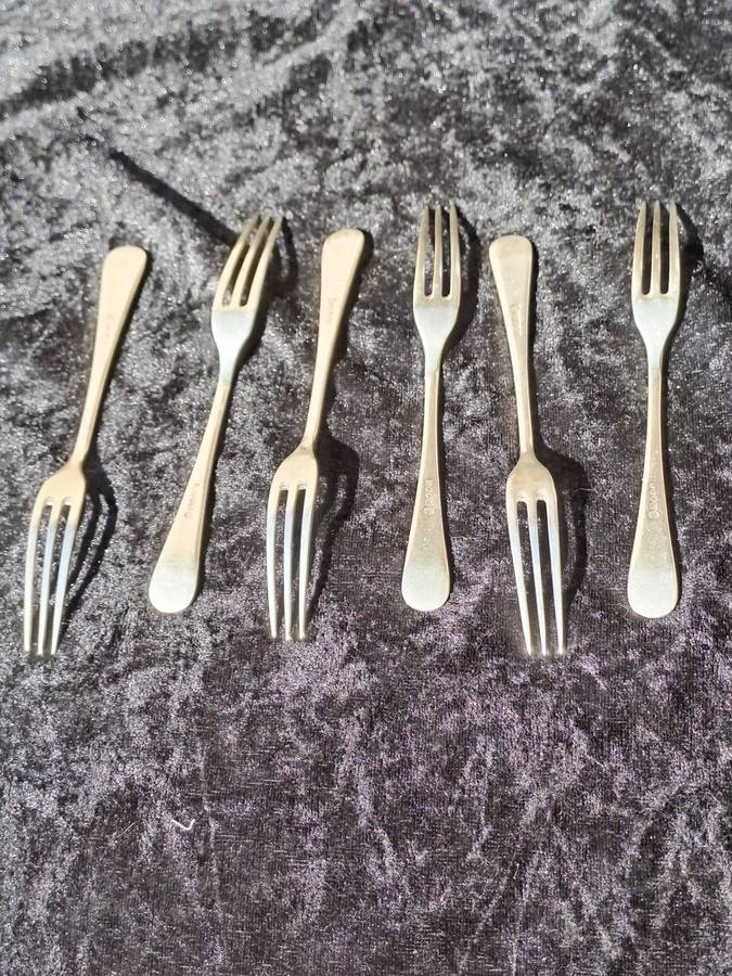 ^ hallmarked EP pickle forks very nice