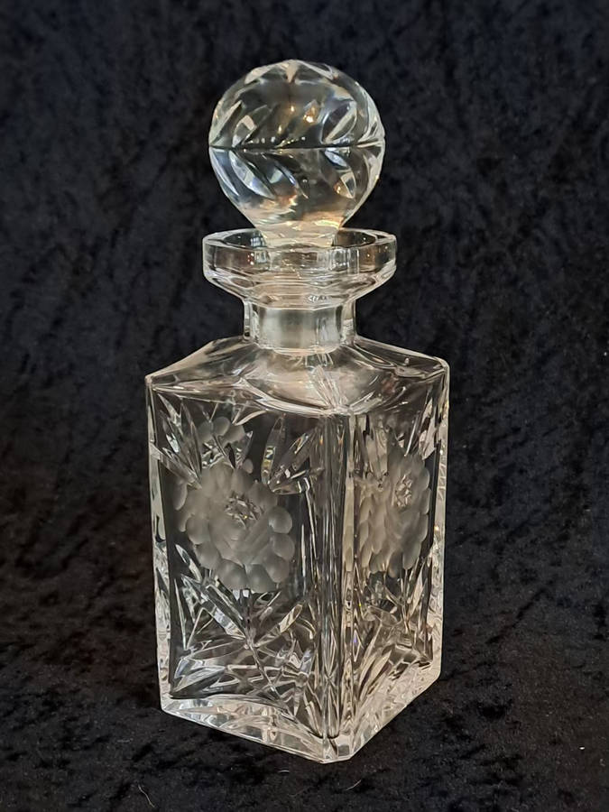 Beautiful square shape Rose cut with original stopper no damage lead crystal decanter