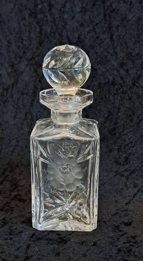 Beautiful square shape Rose cut with original stopper no damage lead crystal decanter