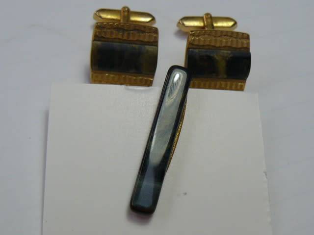 Vintage cuff links with semi precious stone greenish and tie clip