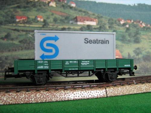 MARKLIN HO FLAT BED WITH SEATRAIN CONTAINER