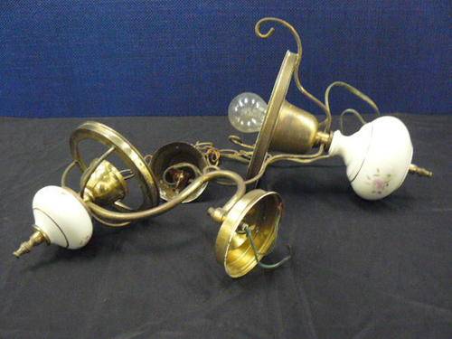 LOT SOLD AS SPARES LIGHT FITTINGS