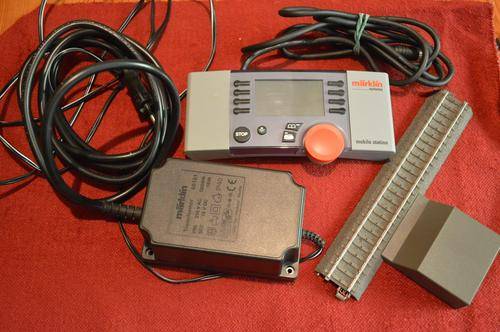 Marklin Ho mobile station 60652  with transformer 66191 and 24088 connector track