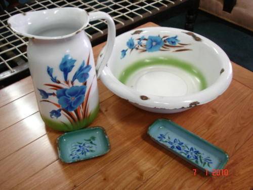 WASH BASIN AND JUG WITH SOAP DISH AND OTHER