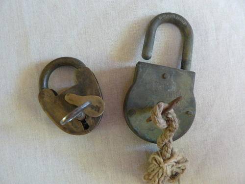 OLD LOCKS WITH KEYS WORKING