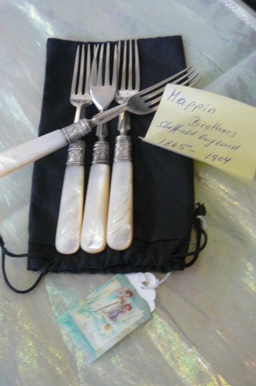 SHEFFIELD ENGLAND MAPPIN BROTHERS 1865 - 1904 4 X STUNNING FORKS