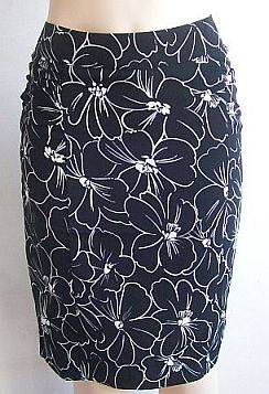 Beautiful  Floral Skirt.  Size 32