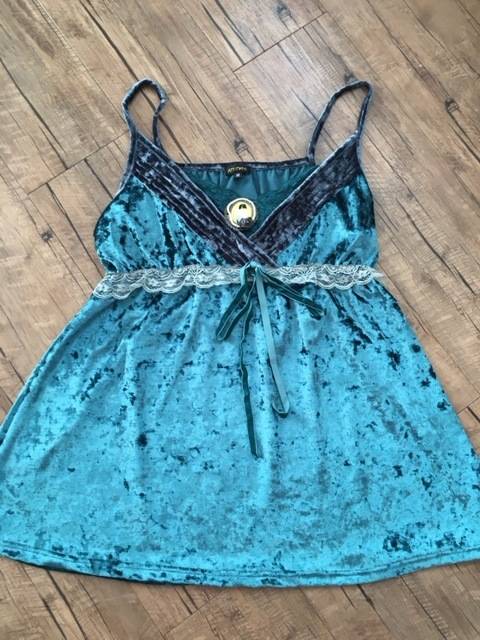 Ladies Beautiful Unique Slim Cut Lace Attitude Fashion Sexy Blue Vintage Style Velvet Top Vest