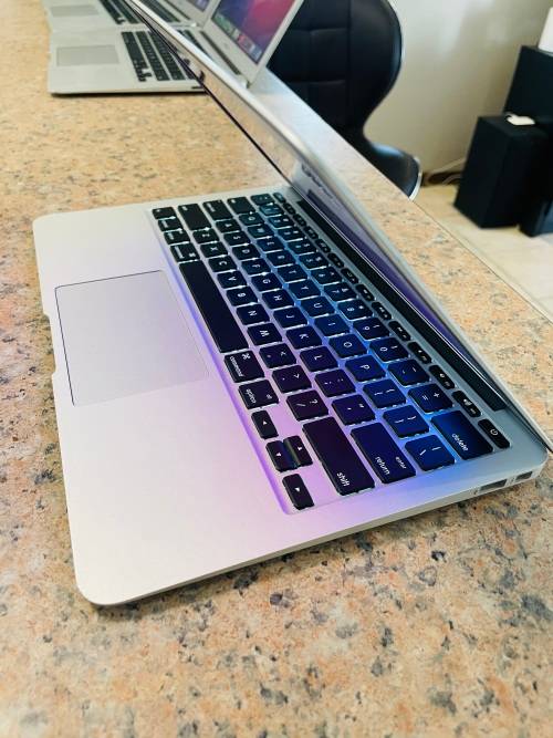 Macbook Air - 4GB RAM - 128GB SSD - Preowned - Grade A  ~ FREE Shipping